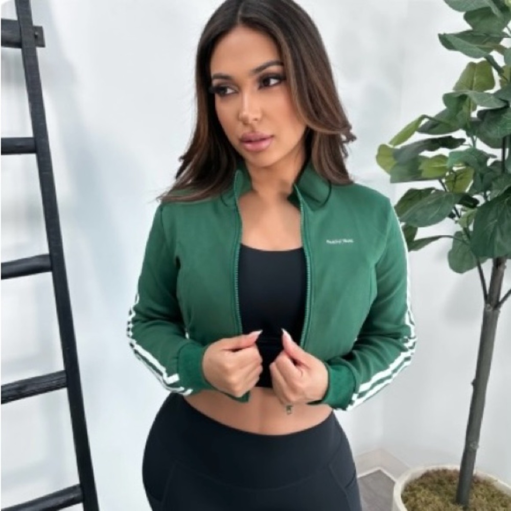 Peachybunz- Green Cropped Zip Up Sweater with White Sleeve Detail